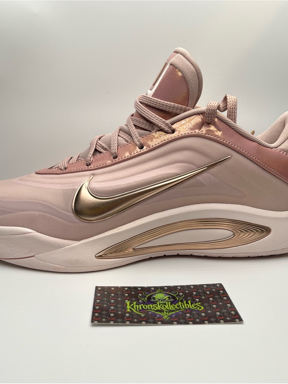 Nike Men’s Low Top Lace-Up Athletic Sneakers Pink/Gold Logo Swoosh size 13.5